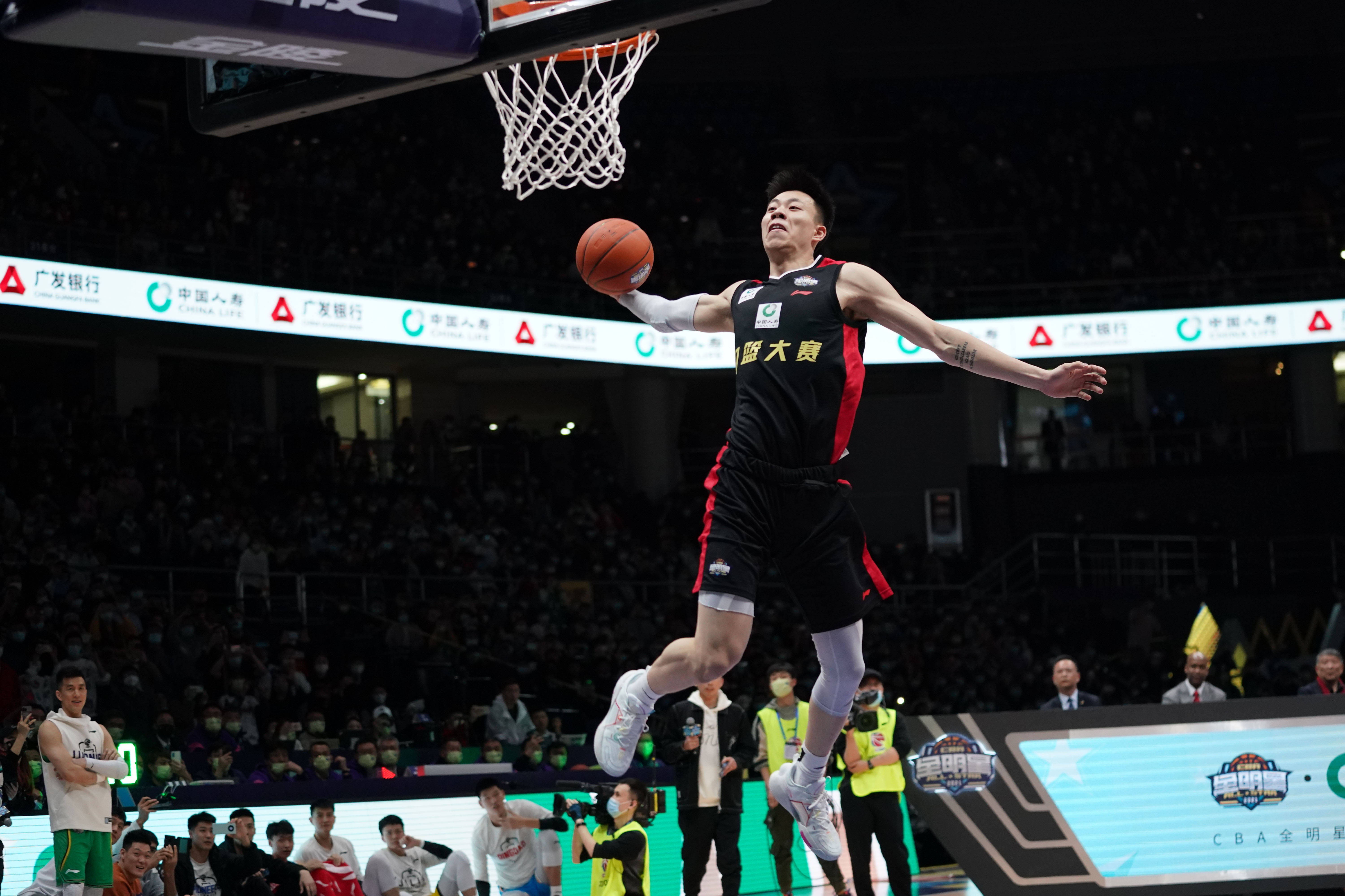 开云下载-青岛队横扫勇士,张镇麟刷新纪录