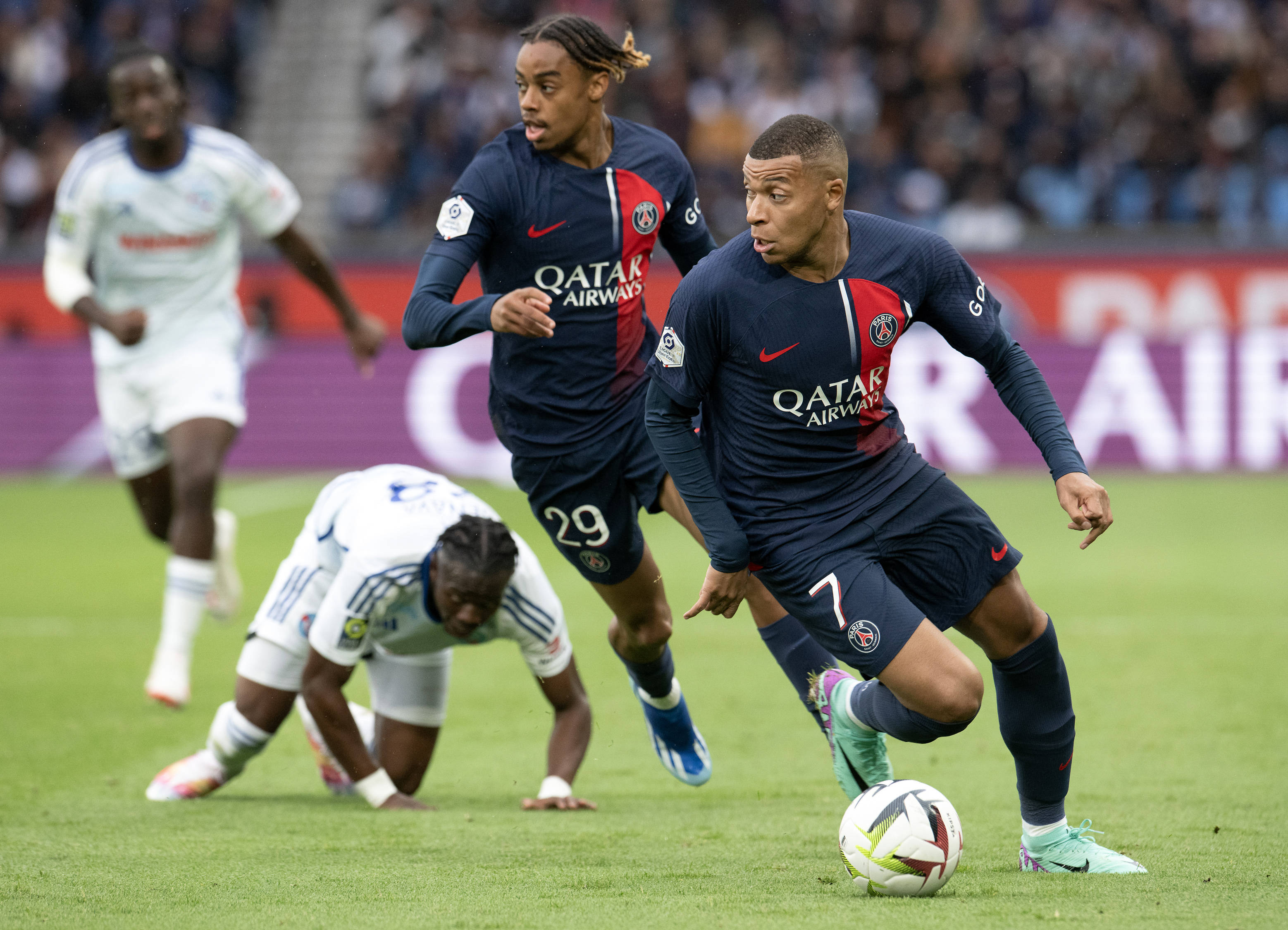 开云体育官网-皇马绝杀法国，姆巴佩带队取胜